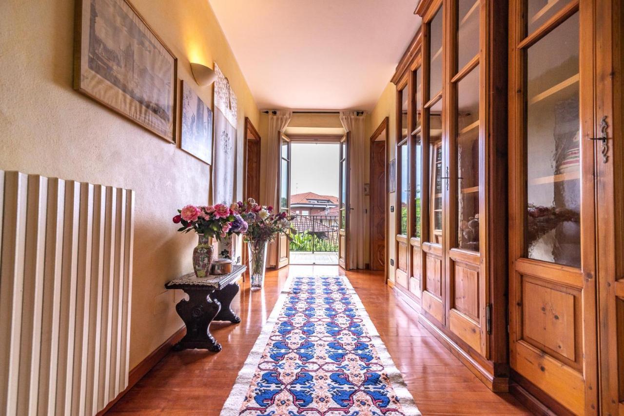 La Con Vista E Balcone Nella Isabella Affittacamere Stresa