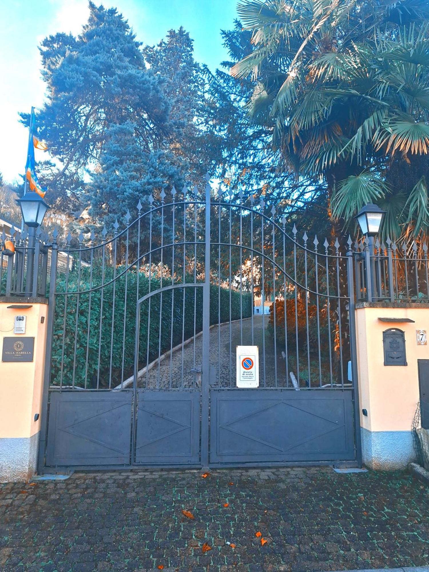Affittacamere La Con Vista E Balcone Nella Isabella Stresa